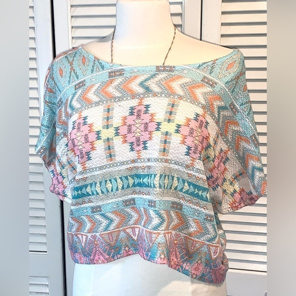 Love J southwestern Aztec front crop batwing Blouse Size Large